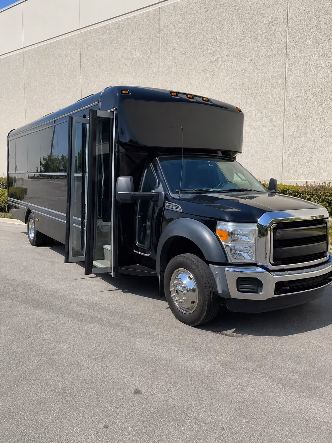 Fort Lauderdale Birthday, Sweet 16, & Quinceañera Transportation party bus exterior