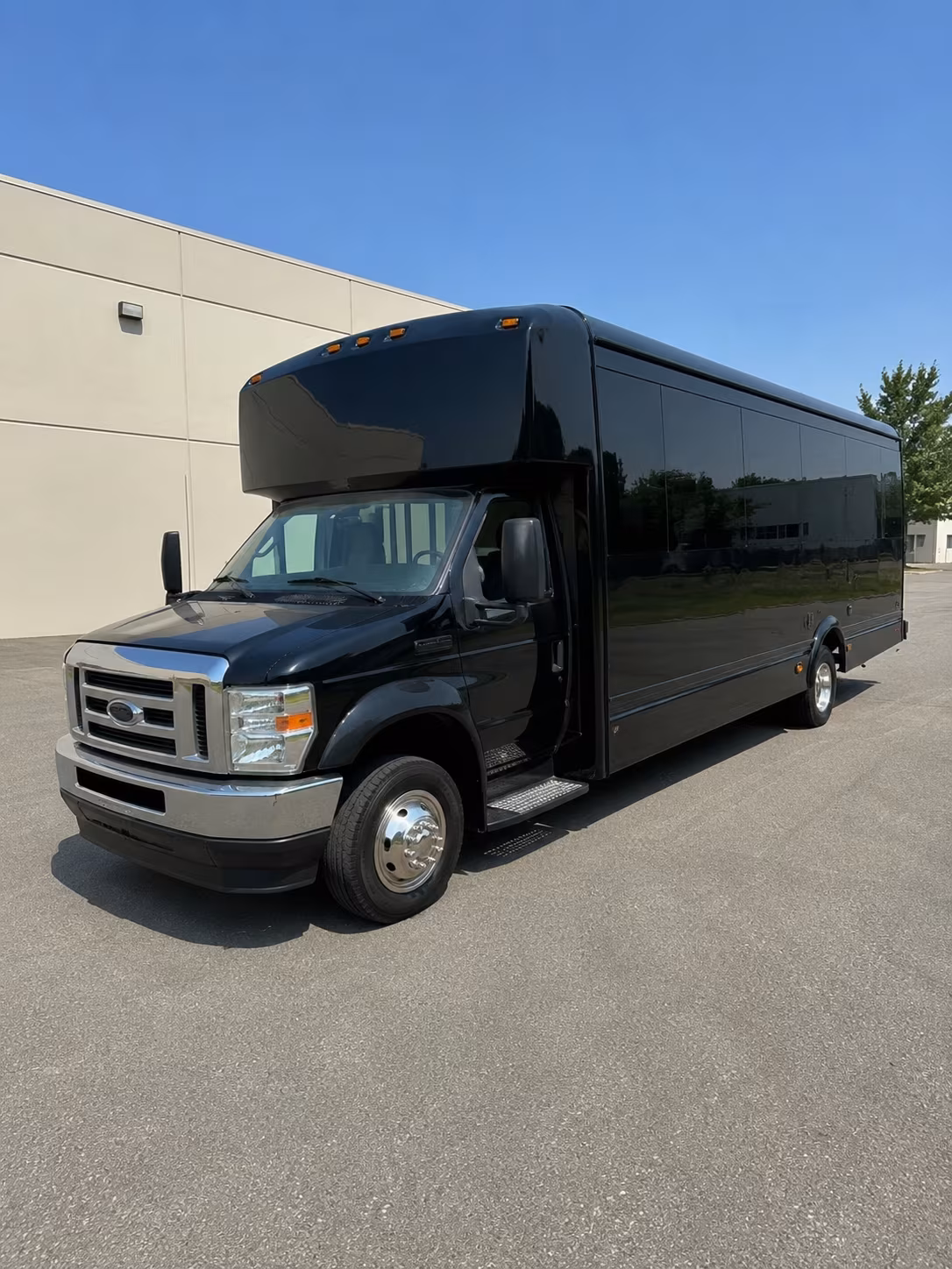 Fort Lauderdale Winery Tour & Pub Crawl Transportation party bus exterior